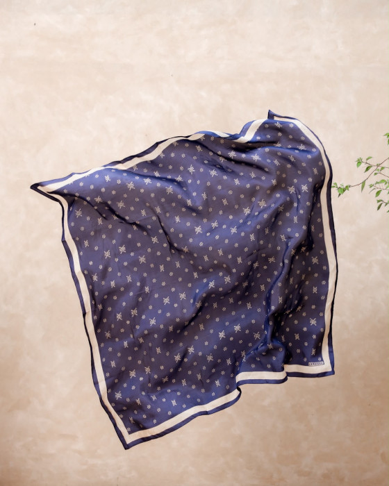 Monogram scarf - navy list gold