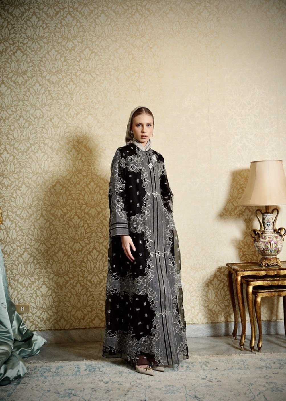 Fathia Outer - Black