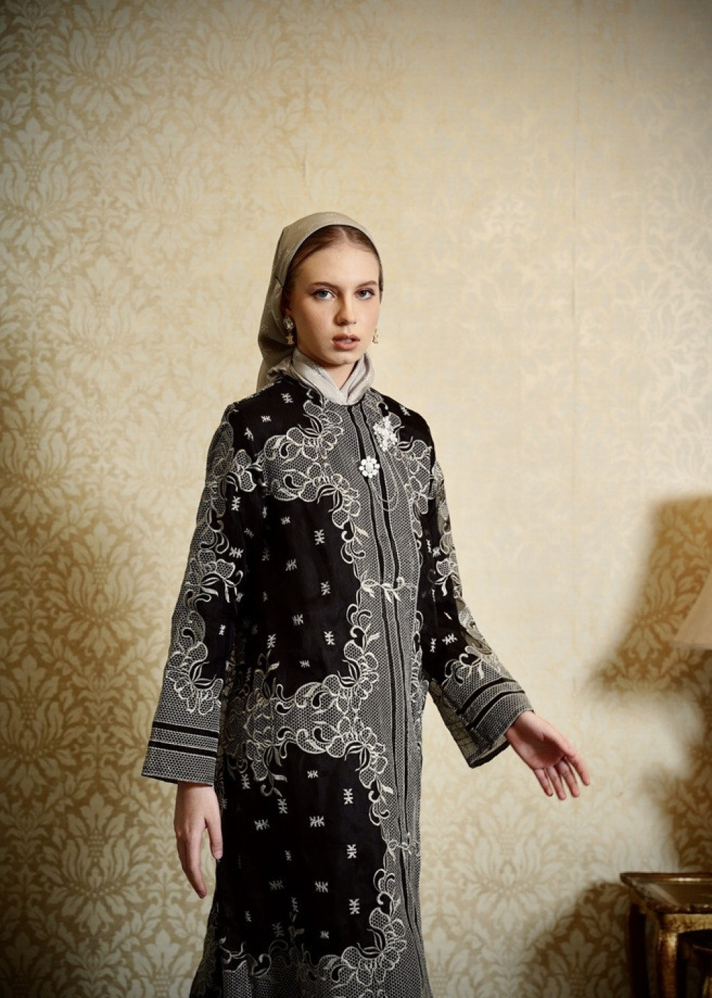Fathia Outer - Black