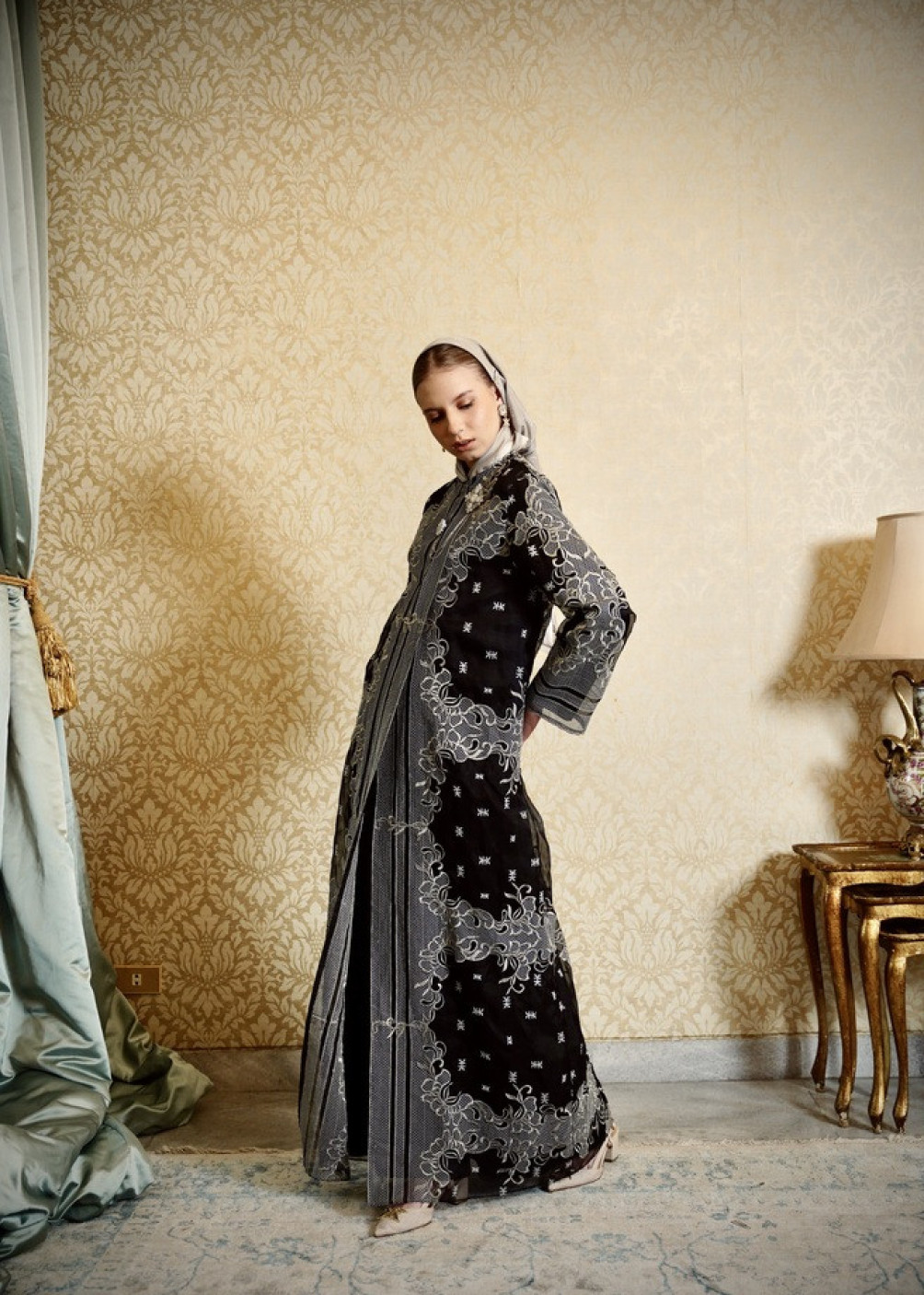 Fathia Outer - Black